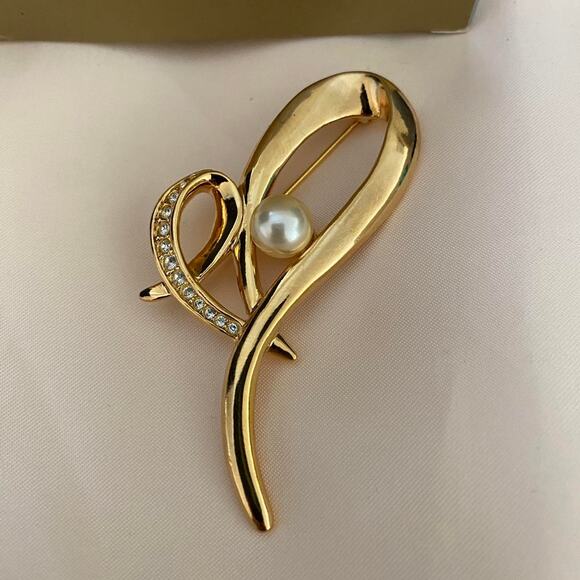 Avon Vintage Gold Tone Heart Brooch - Picture 1 of 4